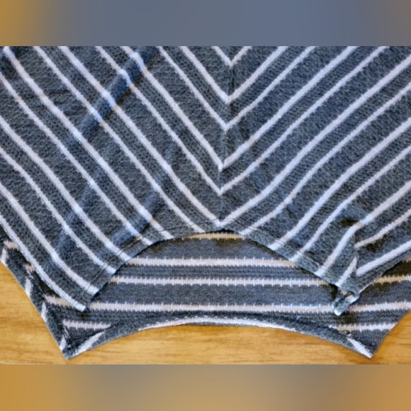 GILDED INTENT, BUCKLE, Cold Shoulder Striped Tunic Sweater Top, XS, BARELY WORN! - Picture 15 of 16